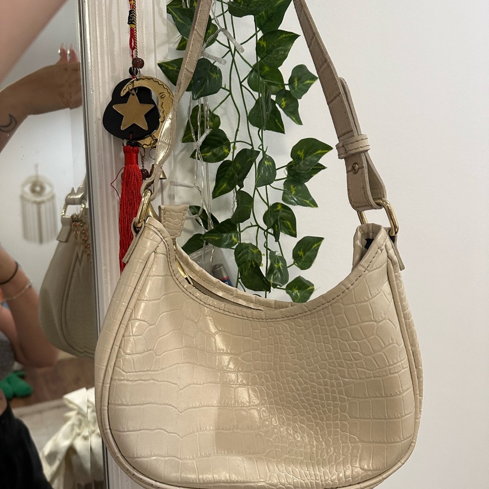 Purses - Picture 4 of 4